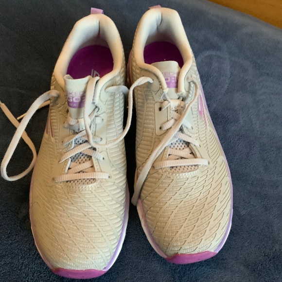 Women’s Ultra Flight Skechers Gray Purple Shoes - Picture 5 of 7